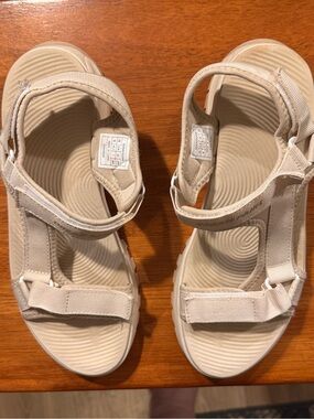 Dream Pairs SDSA2320W Sport Sandals in Beige US 9